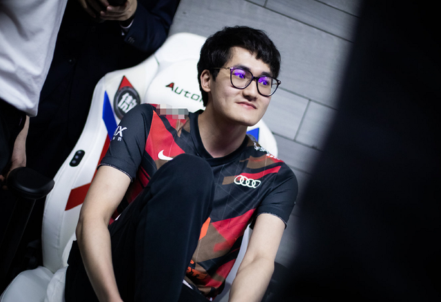 uzi2019比赛视频   uzi2019比赛视频