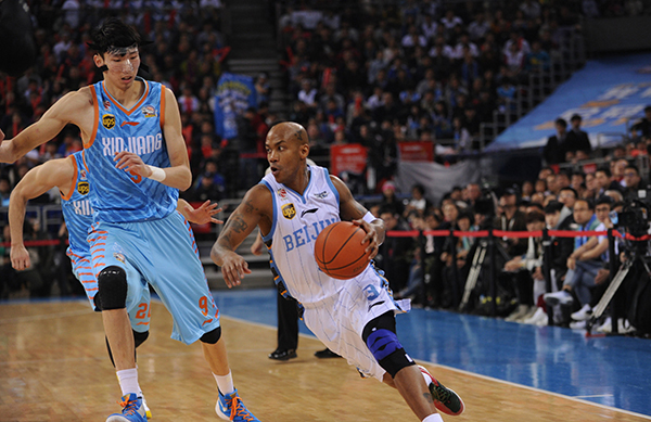 爱游戏体育深圳男篮集结日豪取连胜，志在欧冠名次提升，话题不断，医务组通报恢复的简单介绍