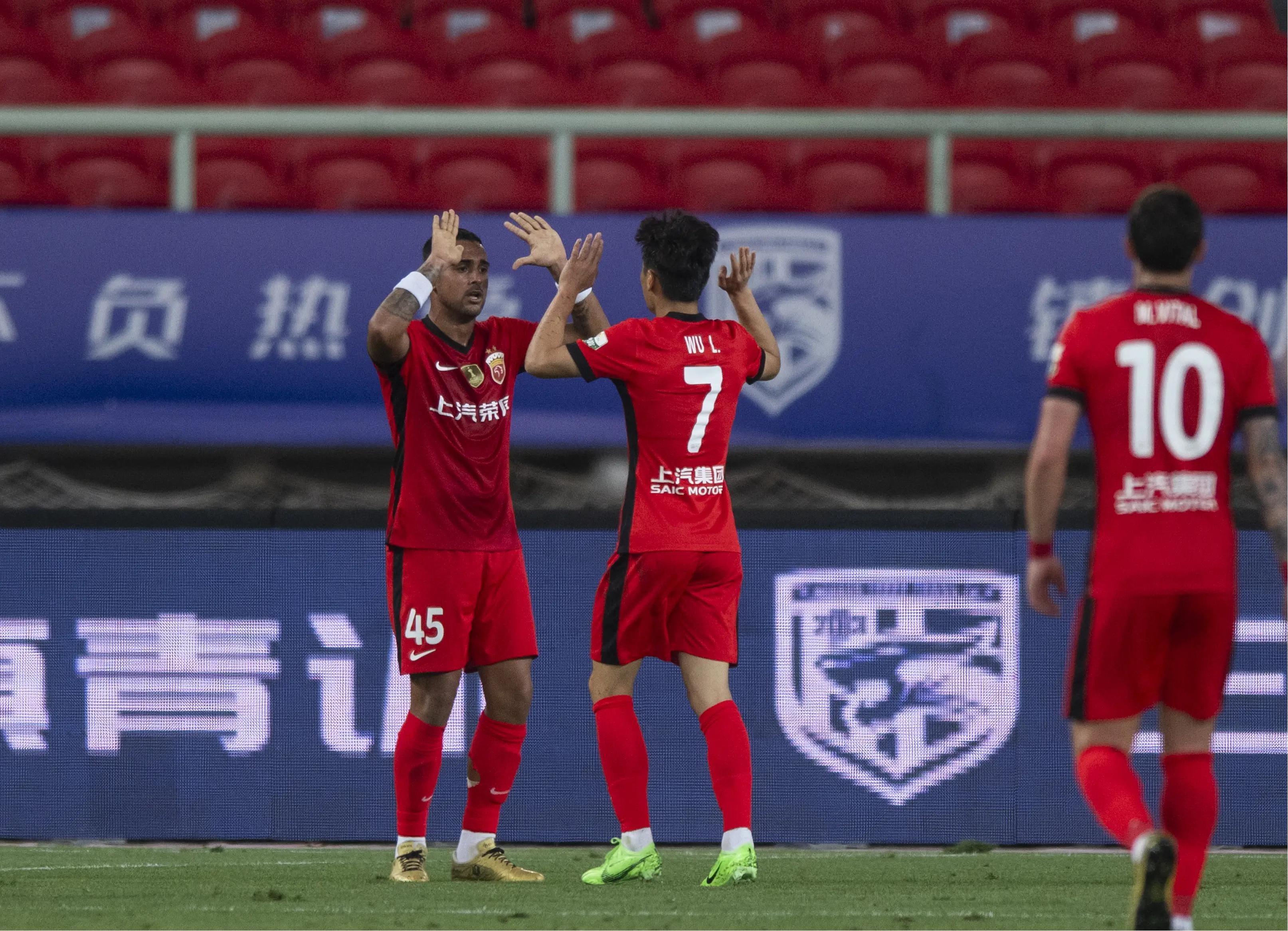 赛前亚冠焦点战，西汉姆扳平良机，气氛紧张，球队文化再被提及的简单介绍