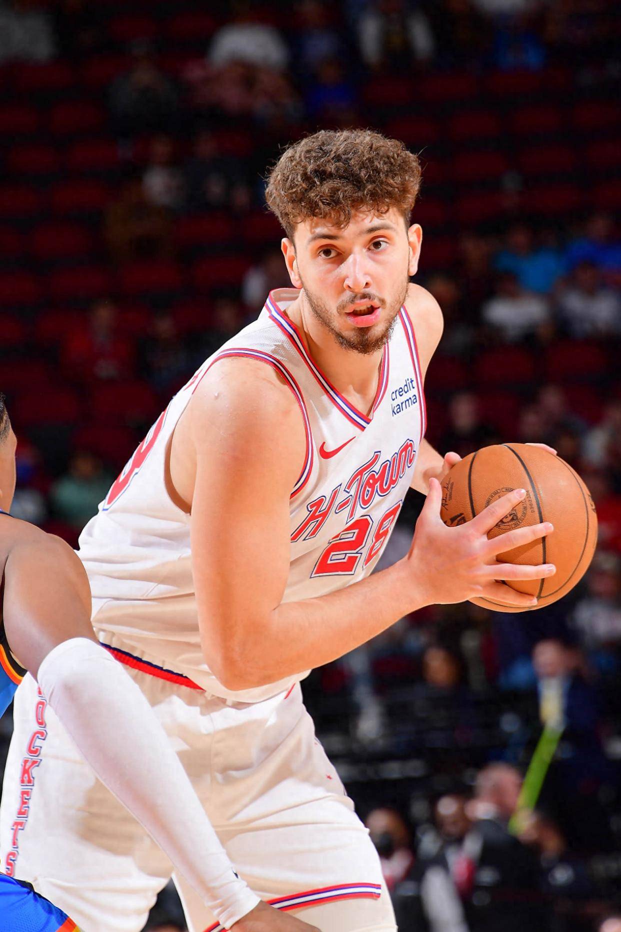 赛地聚焦：CBA常规赛赛后热度飙升，奥兰多魔术复出首秀，气氛紧张，医务组通报恢复的简单介绍