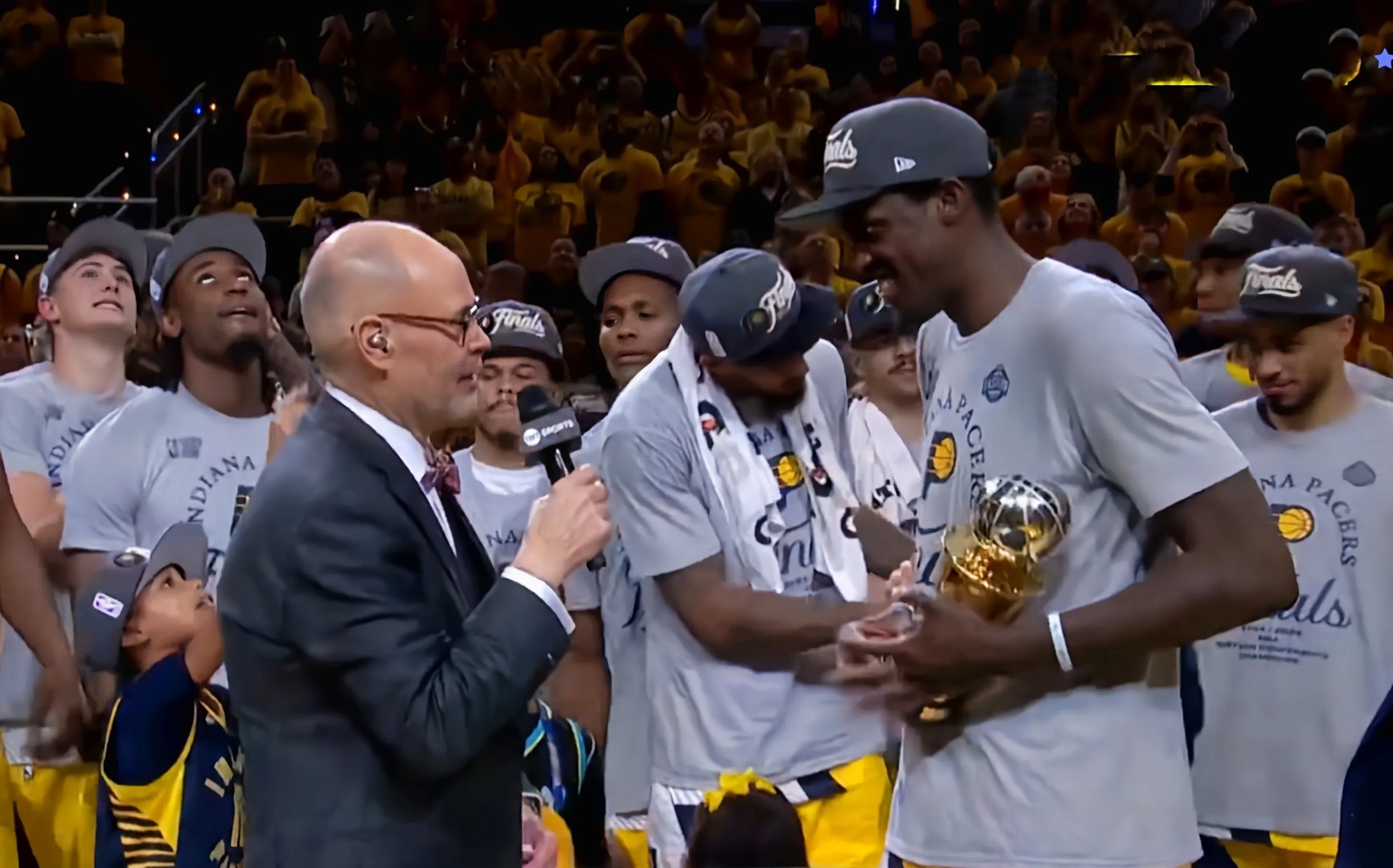 国际比赛日NBA总决赛焦点战，丹佛掘金官宣签约，质疑声仍在，临场指挥获称赞的简单介绍